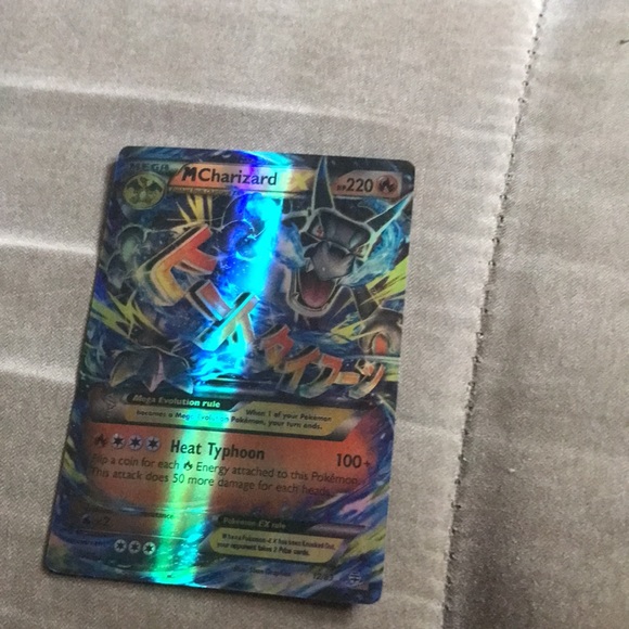 Charizard - Picture 4 of 5